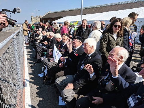 WWII Navy Veterans watching HMS Dragon Homecoming